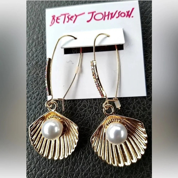 BETSEY JOHNSON Gold-Tone Open Shell & Faux Pearl Shepherd’s Hook Earrings NWT - Picture 8 of 10